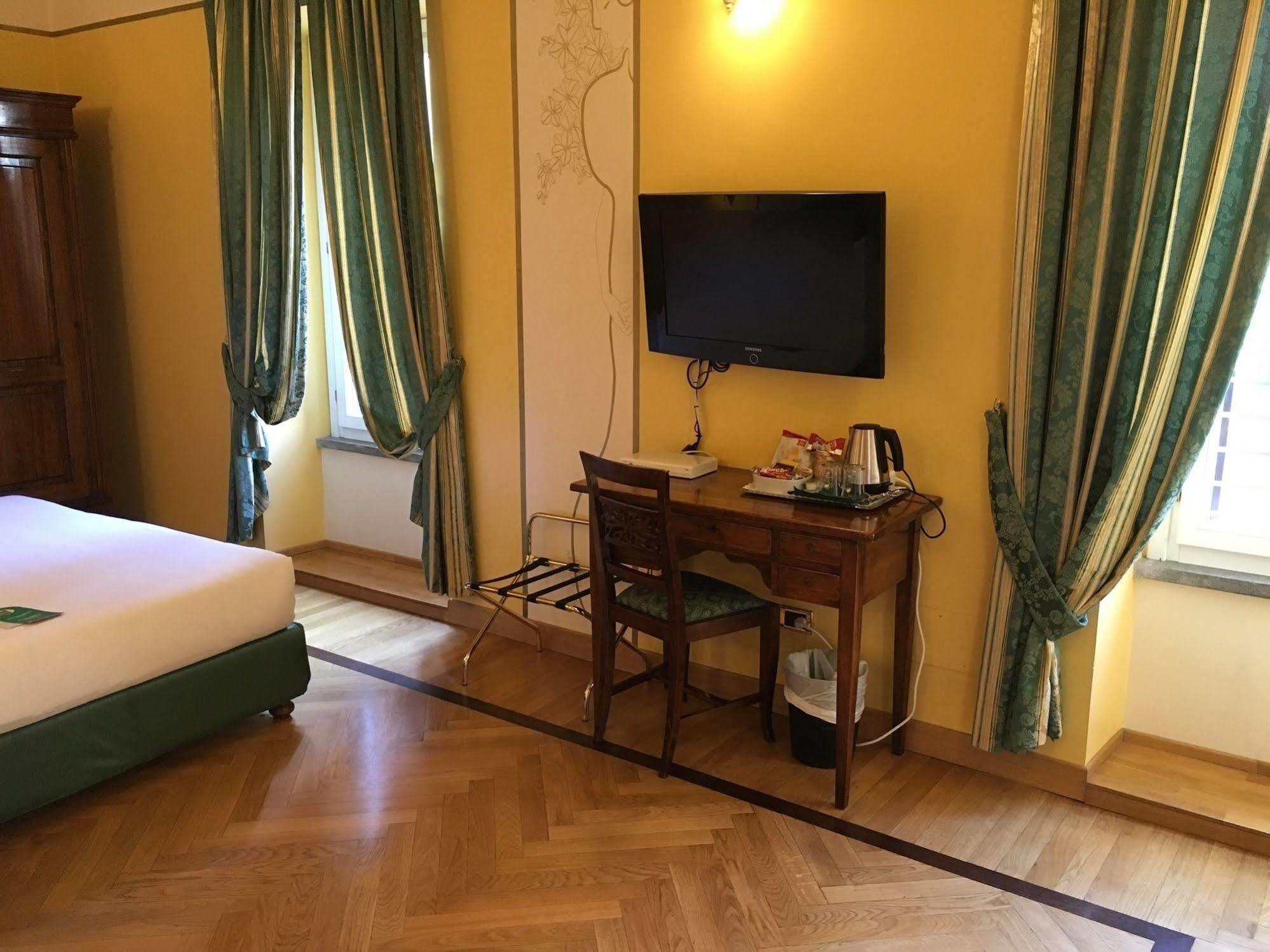 Coronari Palace Rome Exterior photo